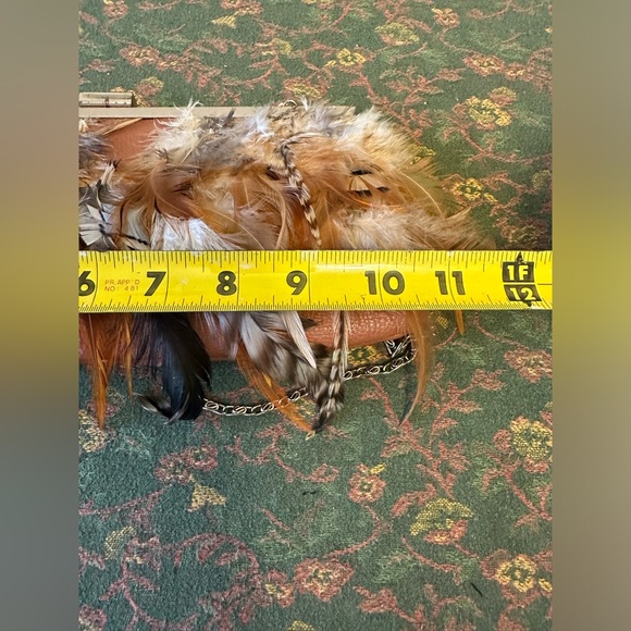 Feather covered clutch purse with chain handles - Picture 8 of 9